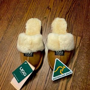 UGG Designer Slipper Chesnut Size 7